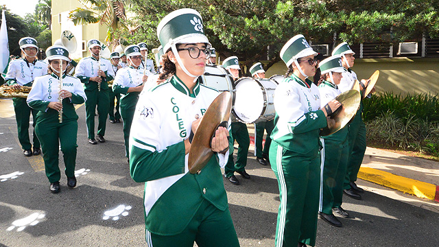 Banda de Marcha en desfile sesin de la maana