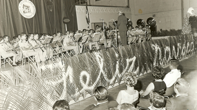 La Banda ofreciendo un concierto de navidad para el 1967.