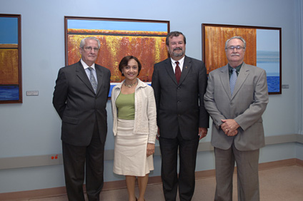 Desde la izquierda, los doctores Máximo Cerame Vivas, Nilda Aponte, Jorge Iván Vélez Arocho, rector del RUM; y Manuel Hernández Ávila.