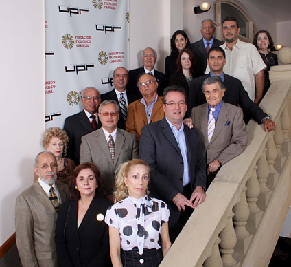 investigadores acompañados de funcionarios de la Fundación Carvajal y la Universidad de Puerto Rico