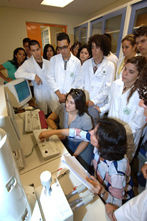 estudiantes que participaron del taller que ofreció la doctora Vivian Navas