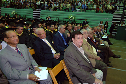La Clase de 1958 del CAAM apadrinó a la Clase Graduanda de 2008
