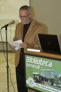 El doctor José Mari Mutt, director de la Biblioteca General.