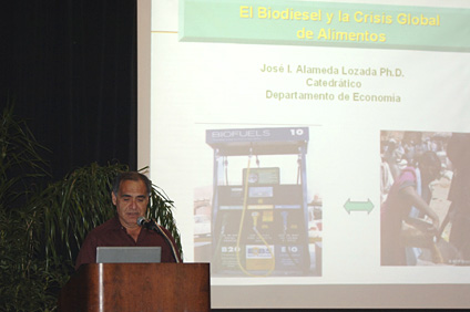 El economista José Alameda disertó sobre la crisis global de alimentos.