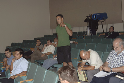 La audiencia contó con representación de todos los sectores universitarios.