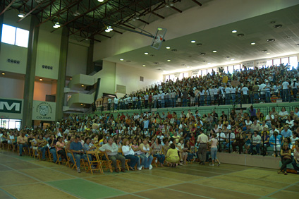 El Coliseo Rafael A. Mangual congregó a más de 2,500 estudiantes de nuevo ingreso y a sus padres.
