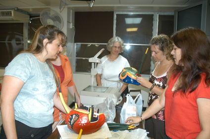 Durante el taller se exhibieron artículos de limpieza, ropa y alimentos, entre otros, hechos con materiales orgánicos.
