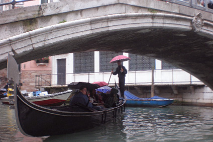 Algunos alumnos hicieron recorrido en las góndolas de Venecia.