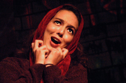 María J. Gómez  interpretó el personaje de Marisol, en la obra bilingüe.