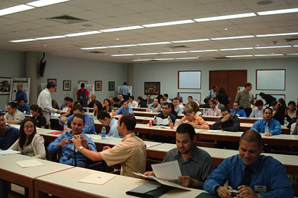 En el presente, 15 profesores y 50 estudiantes forman parte del Programa de Afiliados de la Industria.