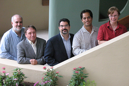 Los cinco investigadores a cargo de la propuesta. Desde la izquierda: los doctores Raúl Macchiavelli, Juan López Garriga, José Cruz, Efraín O’Neill y Dana Collins.