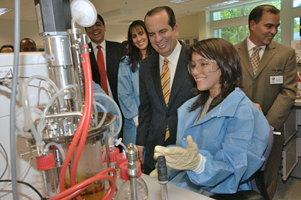 El gobernador de Puerto Rico, Aníbal Acevedo Vilá inauguró el BDTC.
