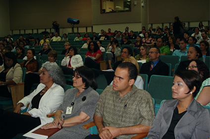 La actividad contó con la asistencia de estudiantes, profesores, personal administrativo y personas de la comunidad.