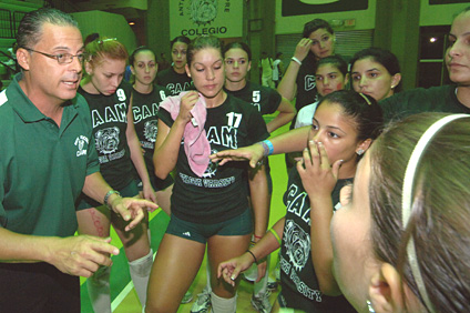 Las Juanas del voleibol vencieron a las universidades de Mount Olive College, Barton College y Pfeiffer College en Carolina del Norte.