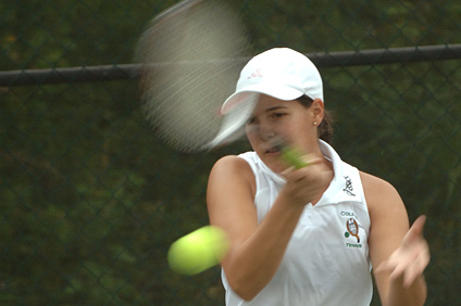 En el tenis, los equipos colegiales salieron airosos al vencer a la Universidad del Sagrado Corazón.