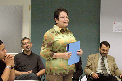 Ana I. Rodríguez, directora de Asistencia Económica, fue la moderadora durante los actos de entrega de becas.