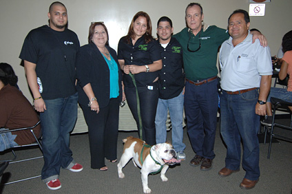 From the left: Yamil Barreto, employee at the Cave; Rosie Calderón, Medical Services Director; Yekselly Méndez, manager; Juan G. Ortiz, employee; Hernán Méndez, Health Program Coordinator; and Álvaro Serrano, of the Experimental Agriculture Station of Adjuntas; all accompanied by UPRM mascot Tarzán.