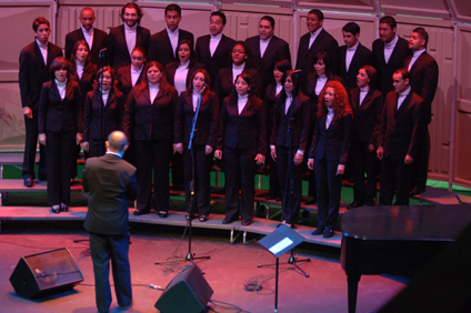 The Corium Canticus Choir of UPRM received an outstanding applause from the audience for their interpretation of three different songs by Silvio Rodríguez.
