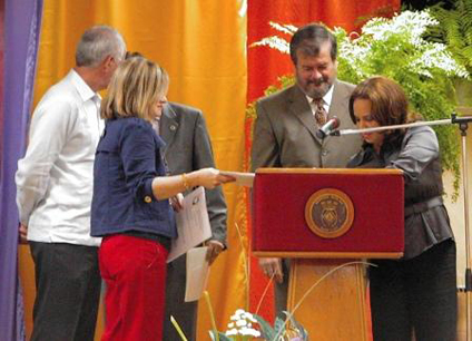 In customary order, doctor John Fernández Van Cleve; doctor Gladys González; UPRM Chancellor, doctor Jorge Iván Vélez Arocho; Agricultural Secretary, Gabriel Figueroa Herrera and Womens rights Attorney, Marta Mercado Sierra.