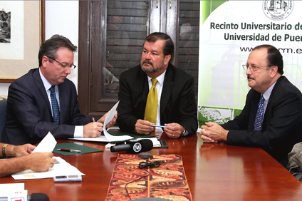 University of Puerto Rico President, Antonio García Padilla (to the left) signs a collaborative agreement with the company Tres Monjitas (Three nuns).  Beside him sit, UPRM Chancellor Jorge Iván Vélez Arocho and Jaime Fonalledas. (Photo by Edwin Ramos).