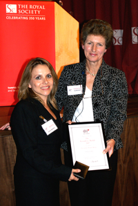 Doctor Alexandra Medina Borja received the award Goodeve Medal 2007, at a ceremony that recently took place in England.