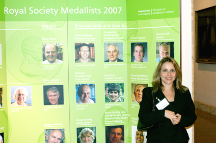 Her project was chosen as the best contribution to the theory and practice of Operations Research, in the world.  In the background, a painting of the scientist, Isaac Newton can be observed.