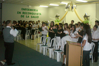 Los estudiantes de Enfermería también llevaron a cabo su iniciación en otra actividad, en la que 66 nuevos miembros ahora forman parte de la AEE.