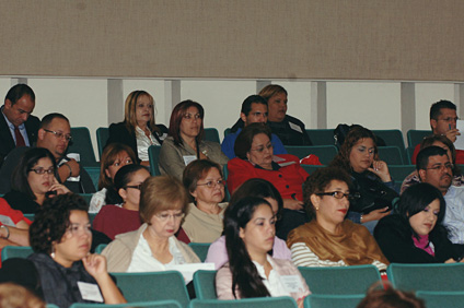 Al simposio asistieron profesionales de salud y líderes comunitarios interesados en prevenir el uso de los productos derivados del tabaco.