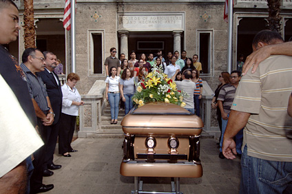 El coro Corium Canticus interpretó el Himno Colegial.