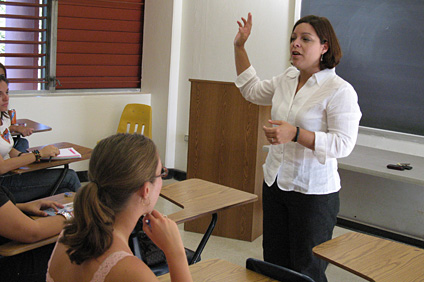 La doctora Marla Pérez Lugo enfatizó el rol de los científicos ambientales en la formulación de políticas ambientales.