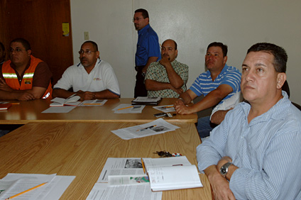 Como medida para controlar las aguas de escorrentías en los proyectos de construcción, se ofrecen talleres a los contratistas para orientarlos sobre las buenas prácticas.