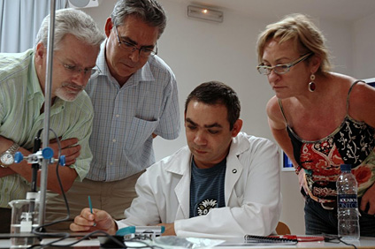 Los maestros españoles fueron adiestrados en tecnologías nuevas para motivar a sus alumnos a que estudien ciencias.