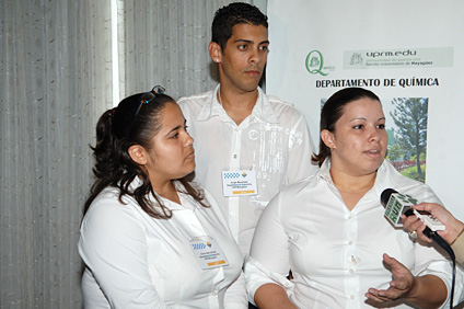 Students of the UPRM chapter of SAQ were part of the 2DCOS organizing committee.