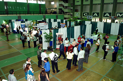 La Feria de Empleo de Primavera tuvo lugar en el Coliseo Rafael A. Mangual, con la misión de reforzar las ofertas del evento original que se celebra en octubre.