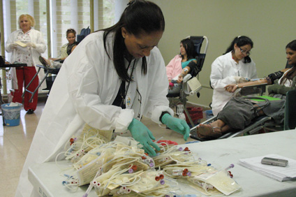 En la Mega Sangría Colegial se sobrepasó la expectativa de recolección de pintas. En la foto María Santiago Martínez.