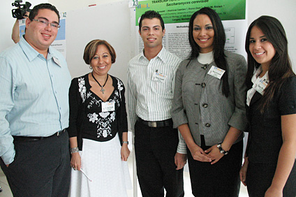 Rosa Buxeda, BioMinds coordinator (second from the left) noted that this type of project makes the students more competitive when they graduate, whether they choose to continue on to graduate studies or integrating themselves into the work force.