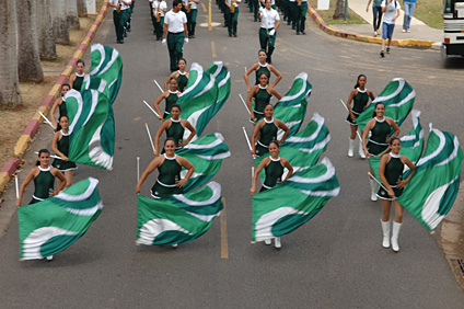 Las agrupaciones de Banda y Orquesta del RUM encabezaron el tradicional desfile que marcó el inicio de Cinco días con nuestra tierra.