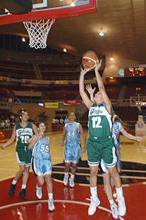 Las Juanas del RUM obtuvieron el campeonato de baloncesto de la LAI, frente a las Vaqueras de la UPR en Bayamón.