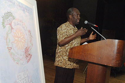 El escritor africano Ngugi wa Thiong'o dictó la conferencia magistral.