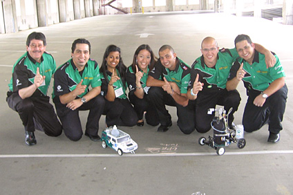 El equipo Cokí Racing Team recibió varios premios en una competencia de carros a escala.