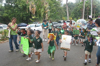Los niños del Centro de Desarrollo Preescolar del RUM causaron sensación por sus disfraces alusivos al Planeta.