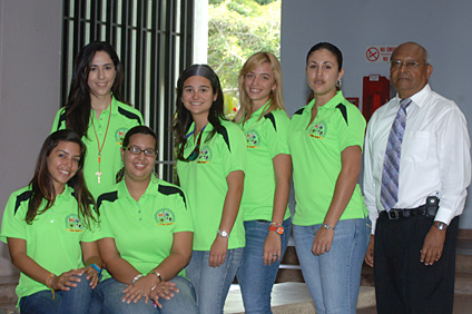 Doctor Olben Delgado Méndez with members of the UPRM Student Association of Economy.