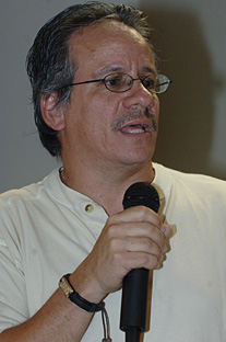 Durante la feria, el profesor Nelson Pérez dictó la conferencia Incubadora de microempresas comunitarias.