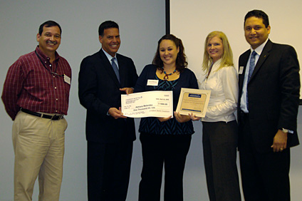 From the left: doctor Roberto Vargas, special assistant to the UPRM Chancellor; Joe Petrone, vice president of Lockheed Martin; Adriana Meléndez, student of Electrical Engineering; Jennifer Byrne and Mauricio Guadamuz, both from Lockheed Martin.