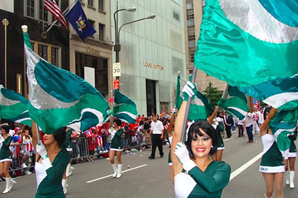 Las Abanderadas también desfilaron por la Quinta Avenida de Nueva York.