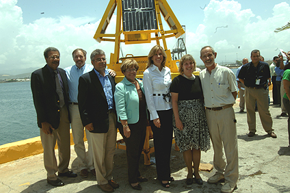 Desde la izquierda Roy Watlington, Neal Pettigrew, Julio Morell, Mayita Meléndez, Lucé Vela, Zdenka Willis y Jorge Corredor.