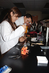 Los talleres se ofrecieron a estudiantes de Biología, Química y Biotecnología Industrial.