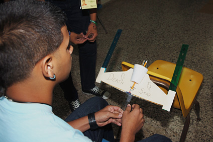 Los estudiantes participan en competencias en las que tienen que aplicar conceptos de diseño.