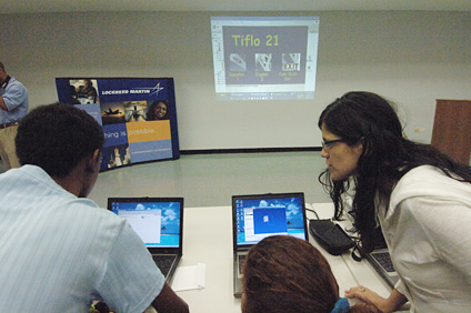 La iniciativa consiste en ofrecerle a los estudiantes con algún tipo de impedimento visual la oportunidad de entrar al mundo de las computadoras a través de vídeo juegos.