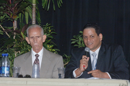 Jaime Peifer y Ángel Martínez, de Las Flores Metalarte, explicaron que la empresa surgió como una respuesta ante el desempleo existente en Coamo.
